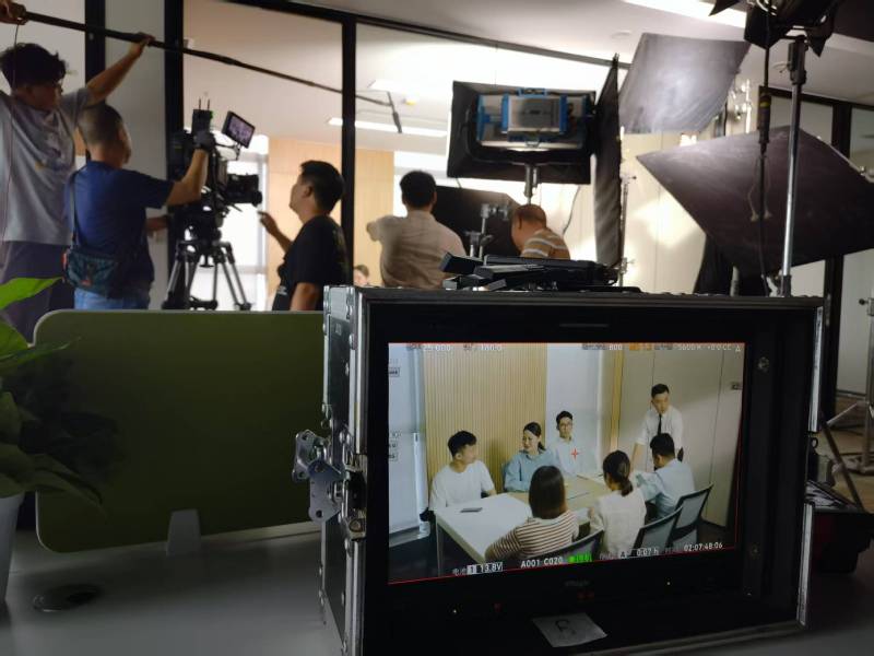 保德县TVC拍摄公司：科技产品视觉化大师，诠释未来感与功能美学